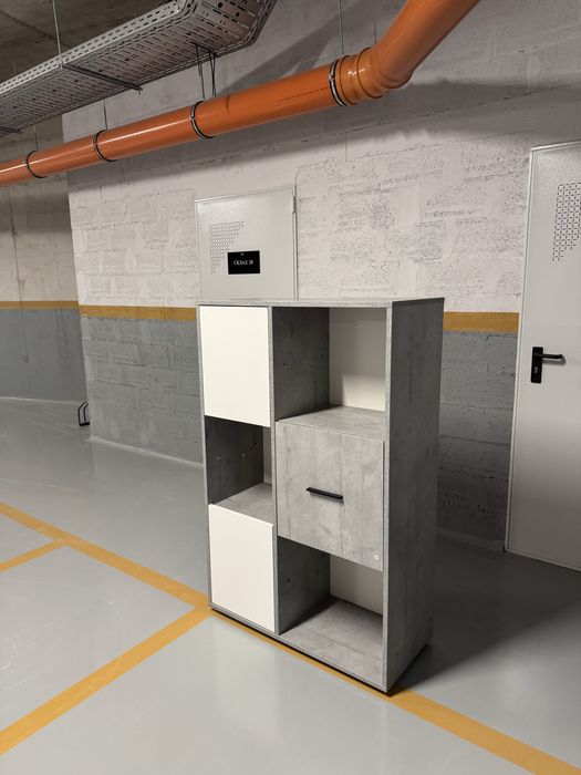 Етажерка с рафтове