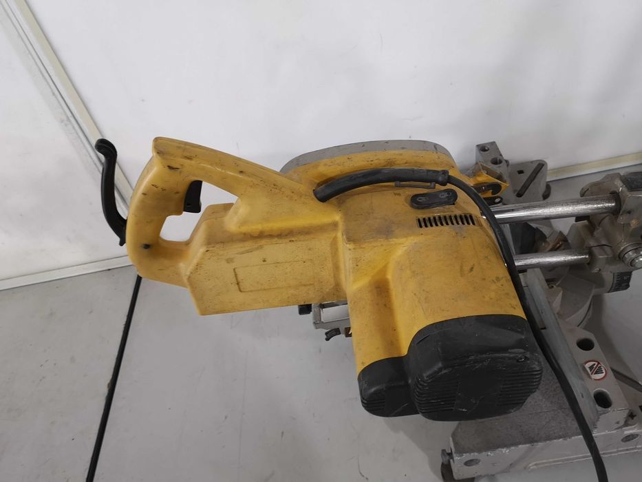 Циркуляр педнула - Dewalt 1200 W