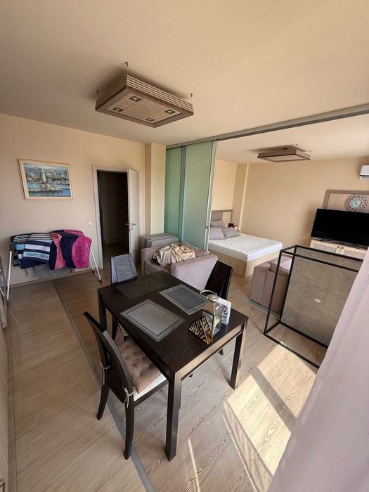 Тристаен с гледка море в Аргищ Партез