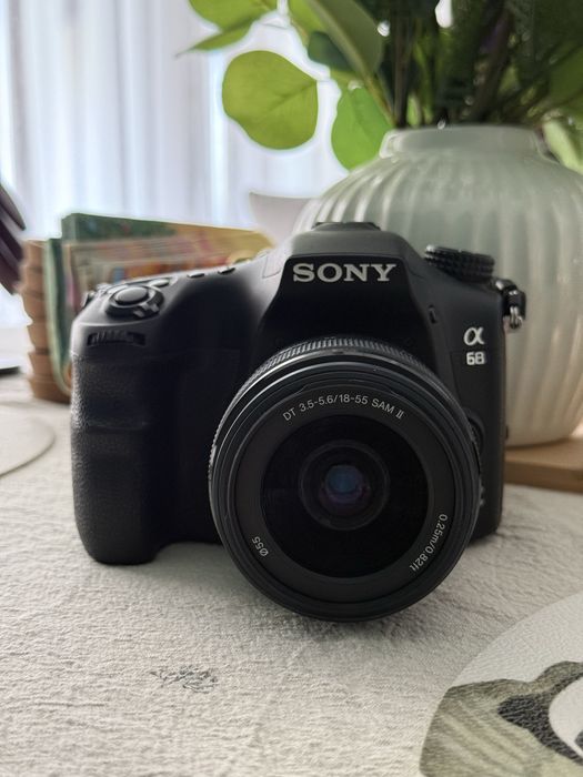 Aparat foto Sony Alpha 68 (ILCA-68) + Obiectiv 18-55mm – Doar 4223 cadre (Ca Nou)