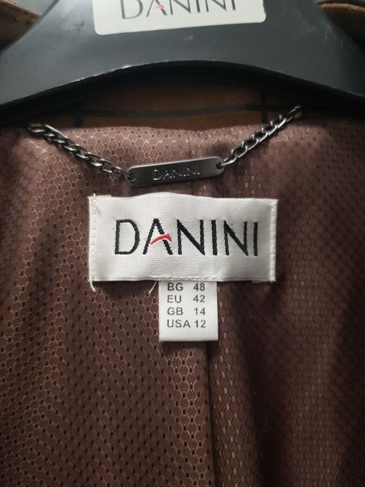 Тренчкот в кафявата гама,48 BG