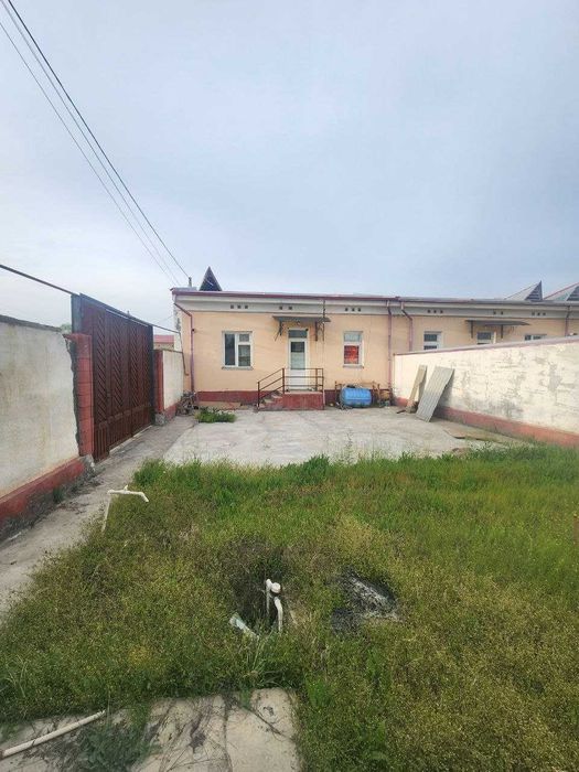 Sotiladi 3 xonali Guliston, Oktyabr