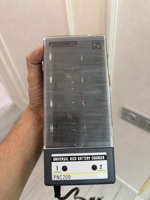 Зарядное устройство универсальный для батарейки