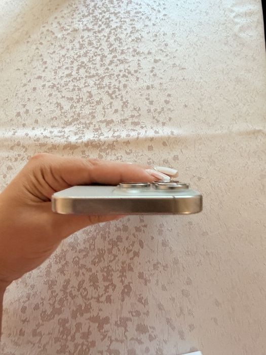 iPhone 16 pro 128 gb топ състояние още 16,17 месеца гаранция