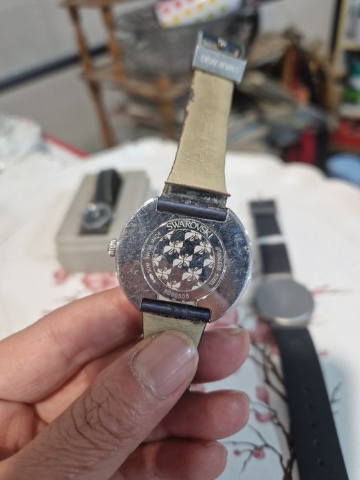 Продам женские часы