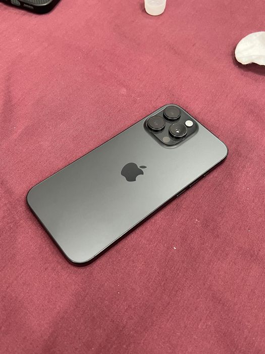 iPhone 16 Pro Max 256 GB, Black Titanium.