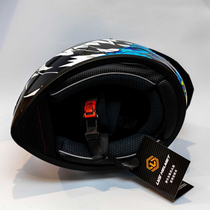 Каска за мотор пистов , скутер , ел. тротинетка др. ( Размер L 59-60 )