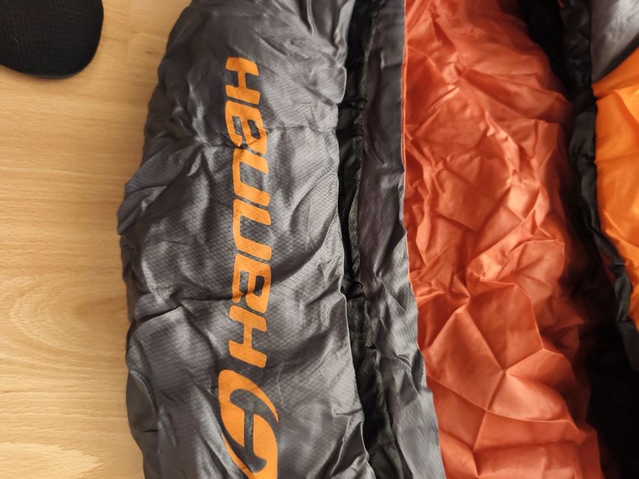 Vând sac de dormit Hannah Hiker III (din gama Adventure Series).