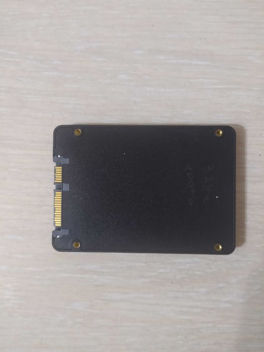 SSD SATA 2.5" 256GB почти новый