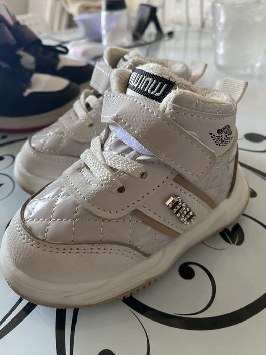 Продам детские ботинки для девочек