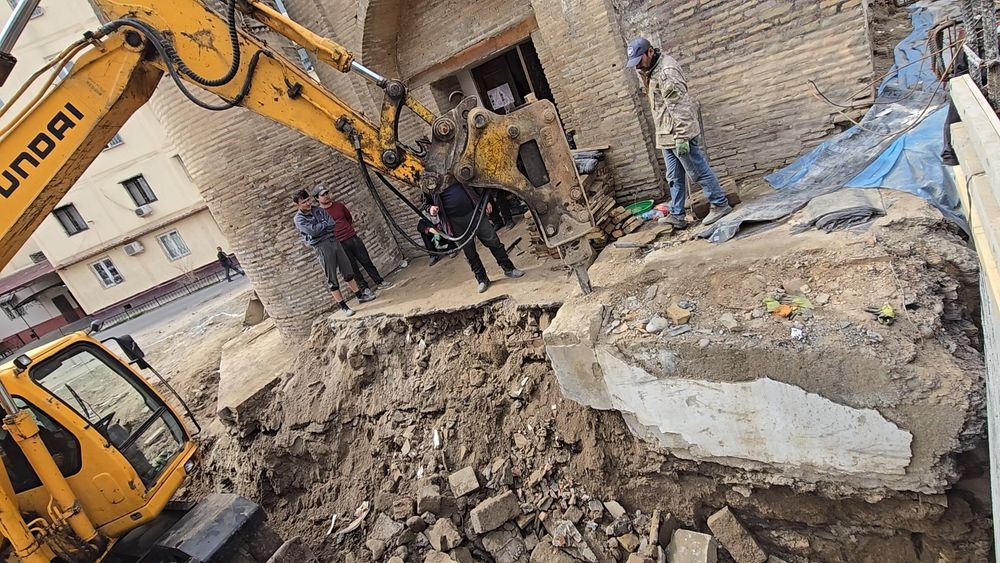 Ekiskovator Hyundai 140 malatok xizmati