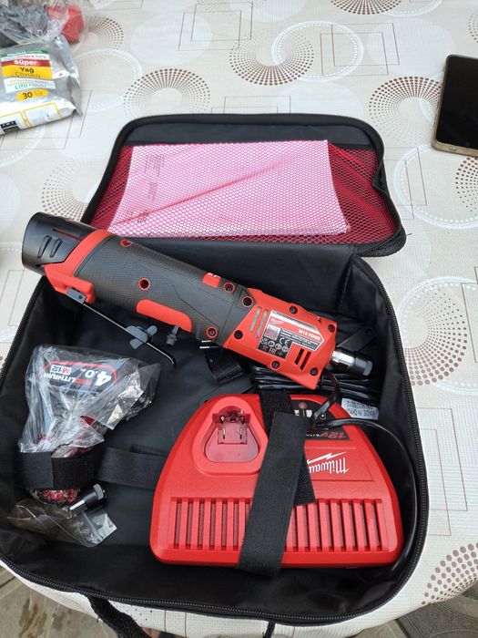 Акумулаторен безчетков прав шлайф Milwaukee M12FDGS-422B, 12 V,