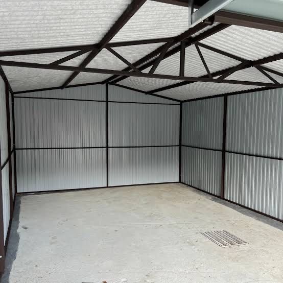 Garaj pe structura metalica usoara