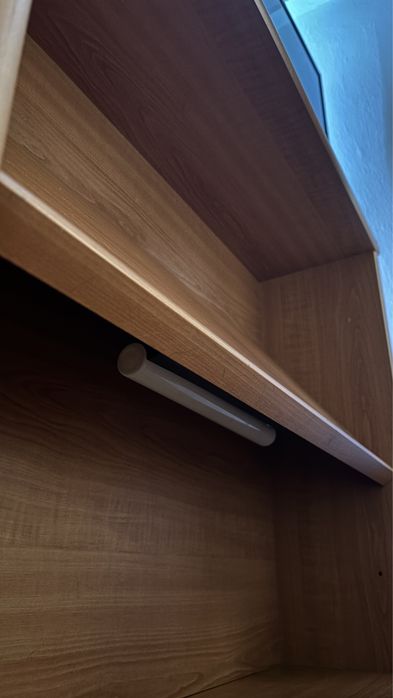 Vând birou cu etajeră cu  led, ideal pentru copii