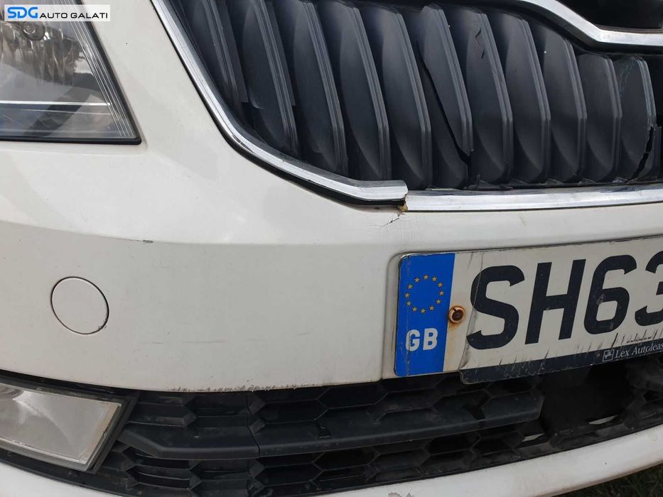 Bara Spoiler Fata cu Spalatoare si Proiectoare model cu Distronic FARA Grila Superioara Skoda Octavia 3 2013 - 2017 Culoare LF9E [0326]