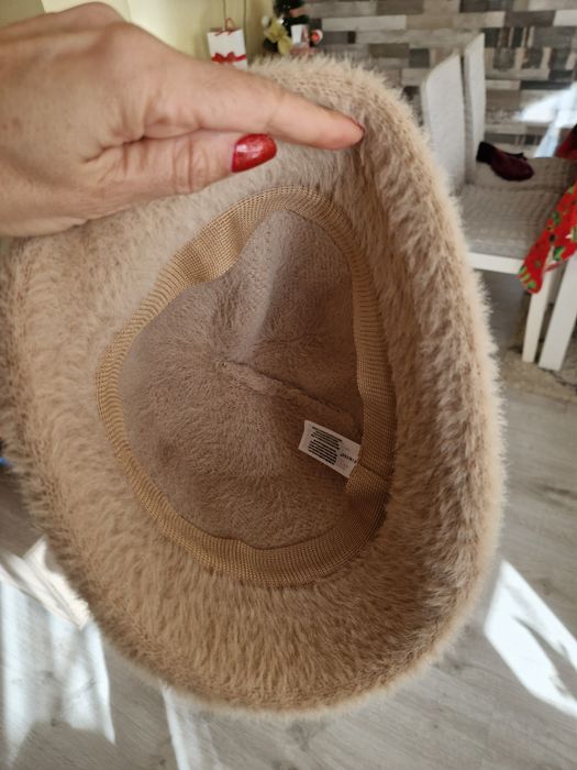 Дамска зимна шапка