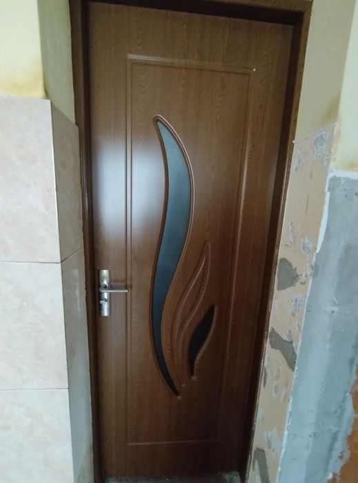 vand usi de apartament 4 bucatii