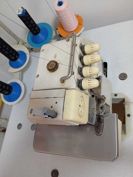 Mașină de cusut industrială