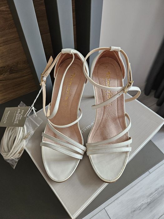 Sandale albe Tamaris