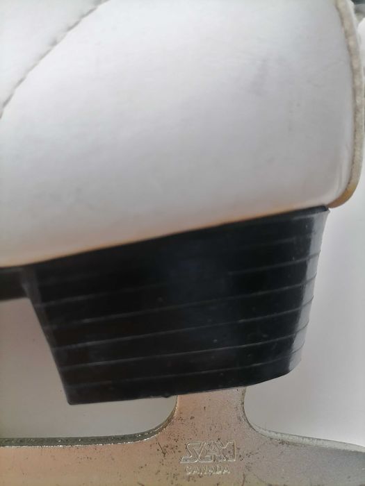 Продам коньки 33 размер. Производство Канада