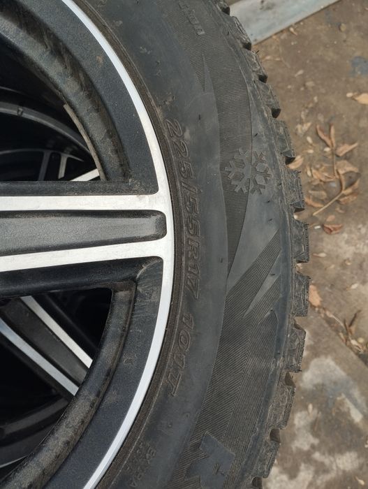 Продам комплект зимней резины на дисках.