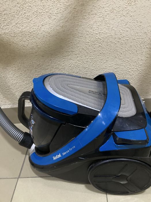 Пылесос Tefal в рабочем состоянии