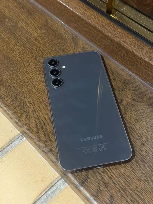 Samsung s23fe в отличном состоянии