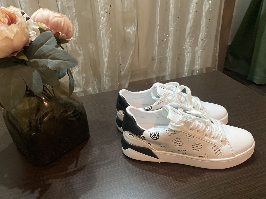 adidas  dama gues alb