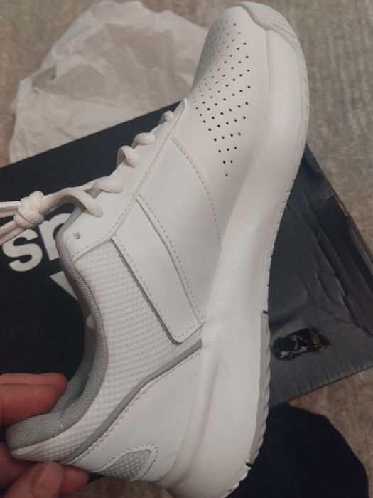 Дамски маратонки Адидас нови 70лв