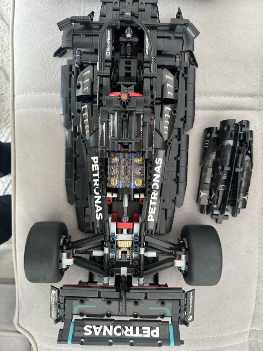 Лего болид Мерседес собраный + рамка