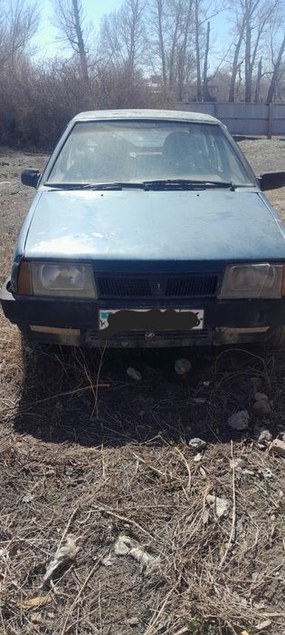 Машина девятка  зеленого цвета