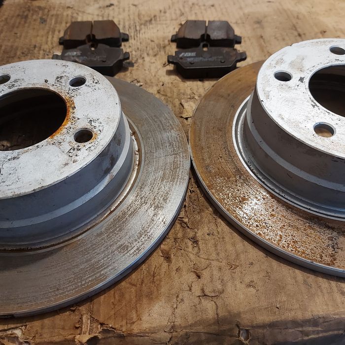 Комплект задни дискове и накладки БМВ Е81 Е87 / BMW E81 E87
