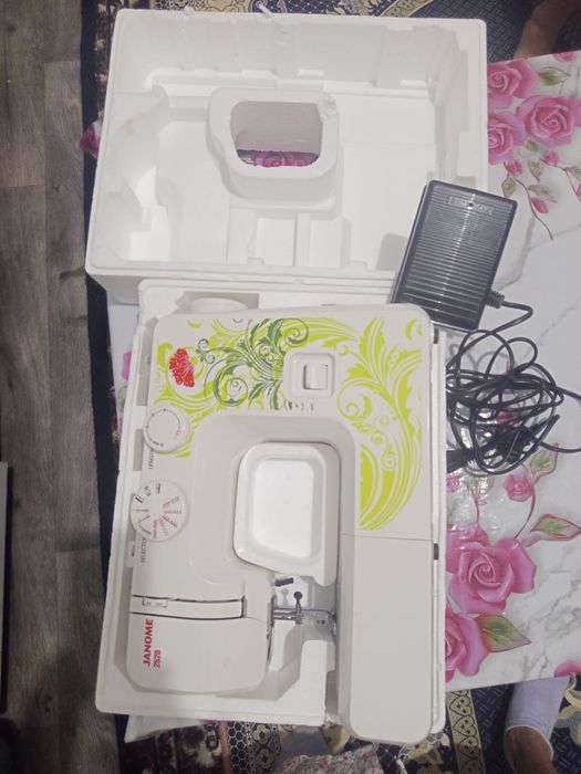 Швейная машина Janome 2520