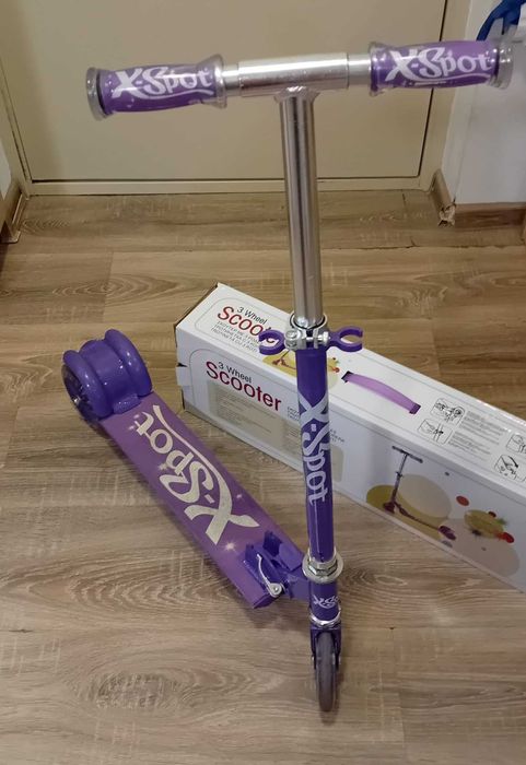 Trotineta Scooter cu 3 roti si lumini
