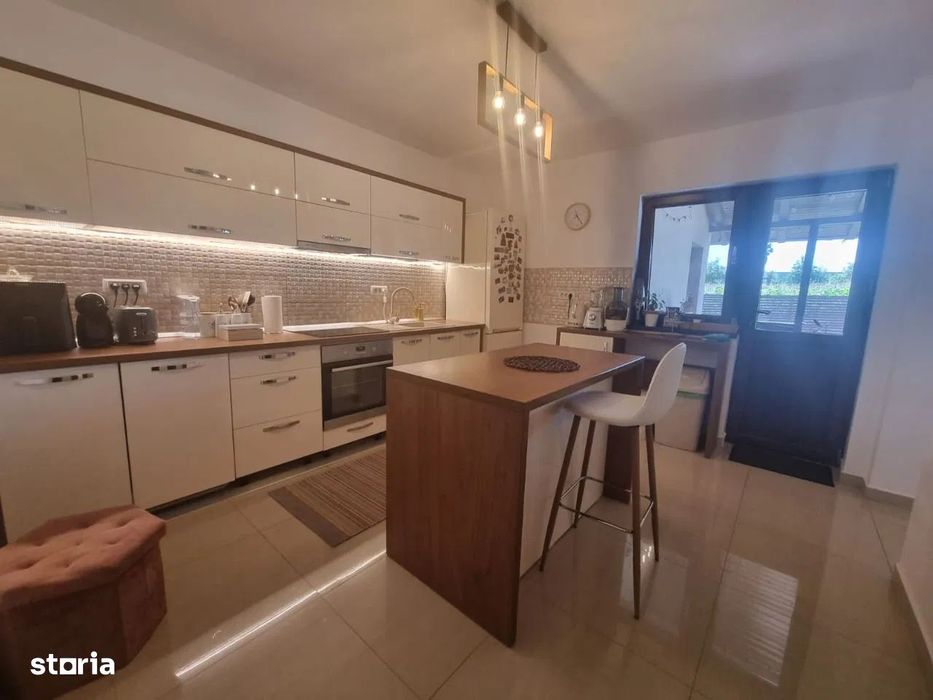 Casă P+E+M zona Moara de vânzare