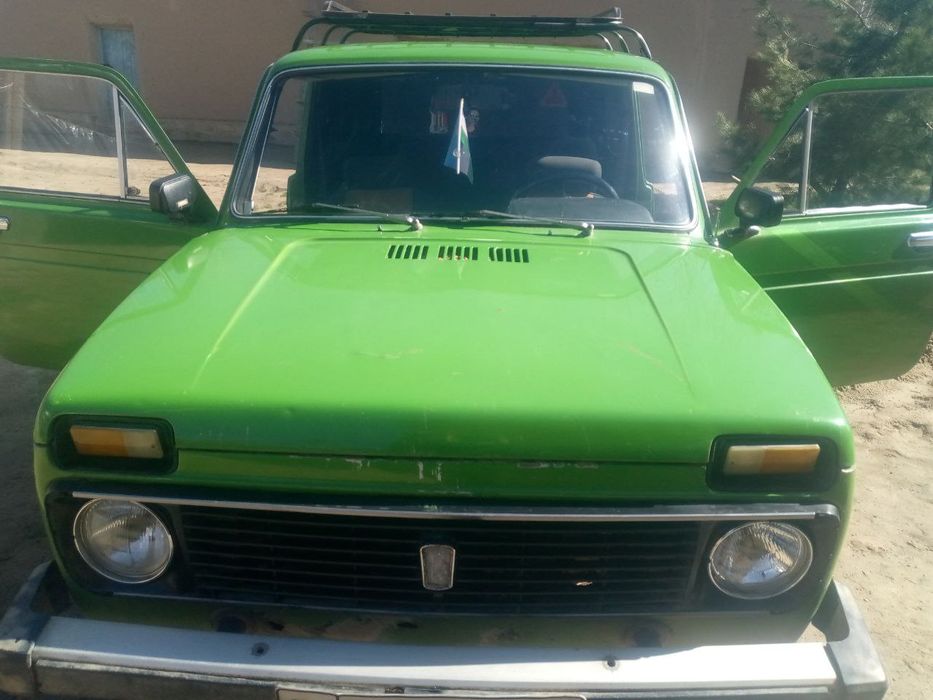 Niva 4x4 avtomobili sotiladi