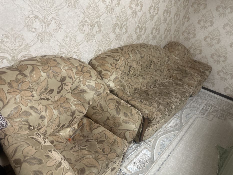 Диван сатылады срочно