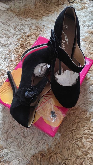 Дамски обувки на токче - чисто нови! - №39



Чисто нови!