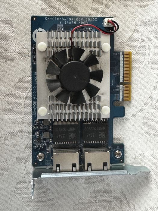 Продавам NAS QNAP TS-855eU-8G 64Gb + QXG-10G2TB + QM2-2P-344A