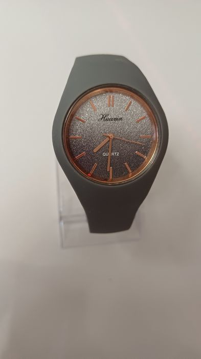 Нов дамски кварцов  часавник