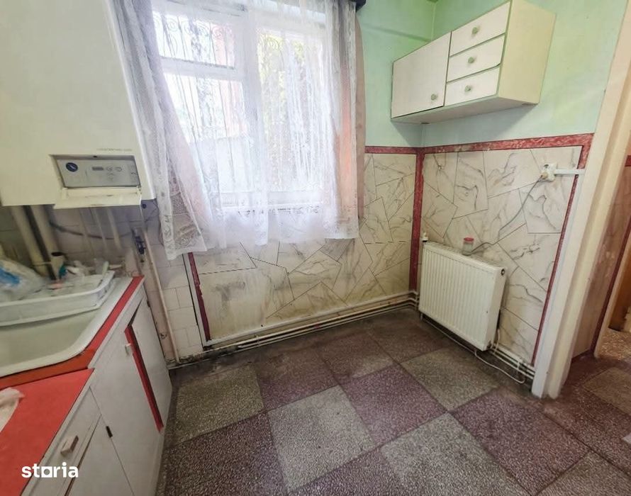 Vand apartament 3 camere parter Scriitorilor, necesita renivare