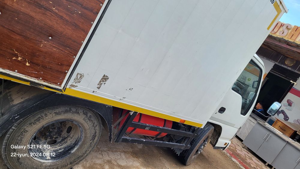 Isuzi 2015. 2.5 tonnalik
 qòyildi.350 km yuriydi.6 ta B