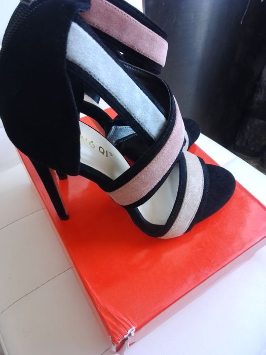 Продам босоножки