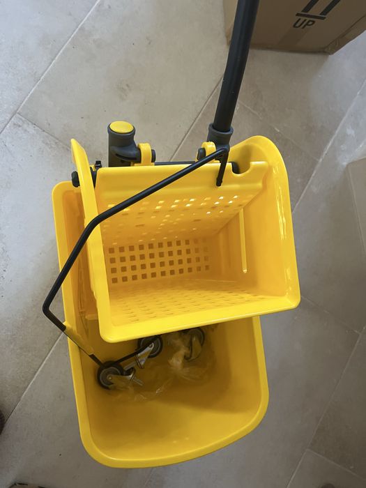 професионална кофа с колела