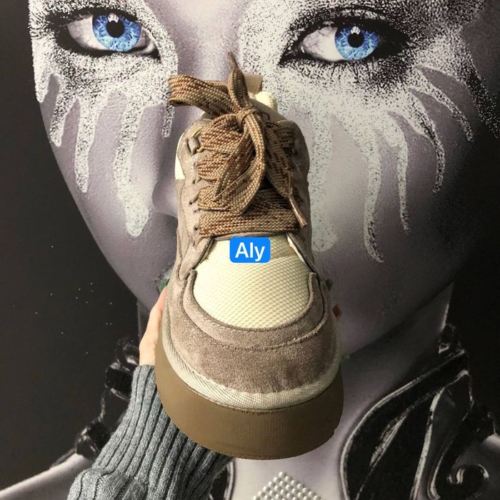 Ugg uri dama imblanite