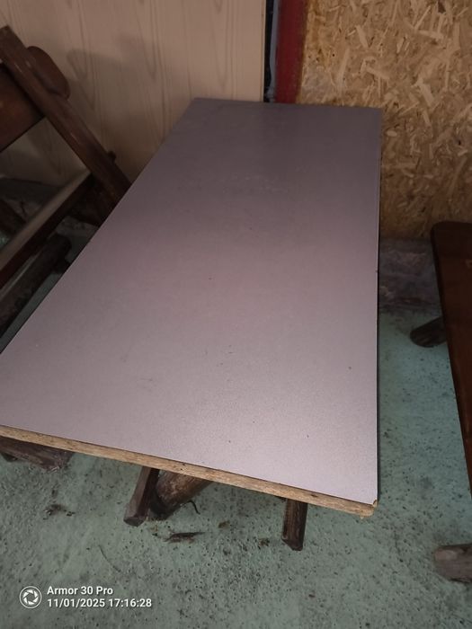 Дървени маси с пейки