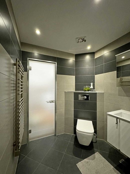 Продава се Тристаен апартамент в Русе, Център - 87 кв.м за 1764 €/кв.м - Снимка #12