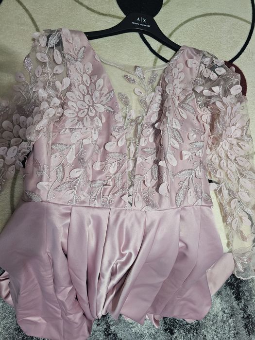 Vând rochie și compleu