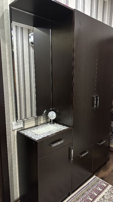 Продается прихожая мебель