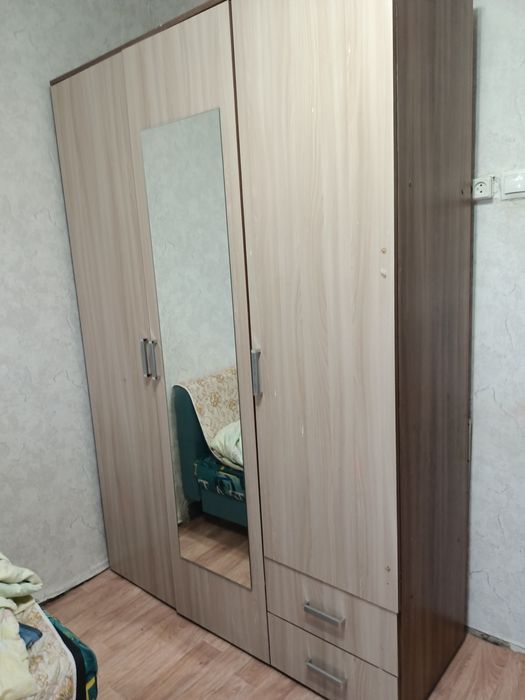 Шкаф  /  Шифоньер